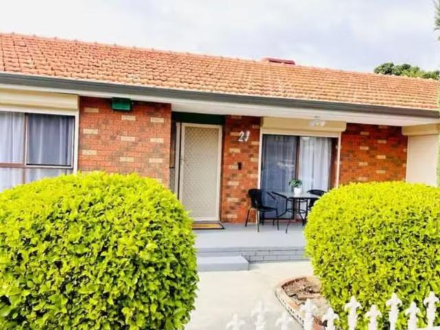 Just in! 3 BR 21 Cavendish Drive, DEER PARK, VIC 3023 House.