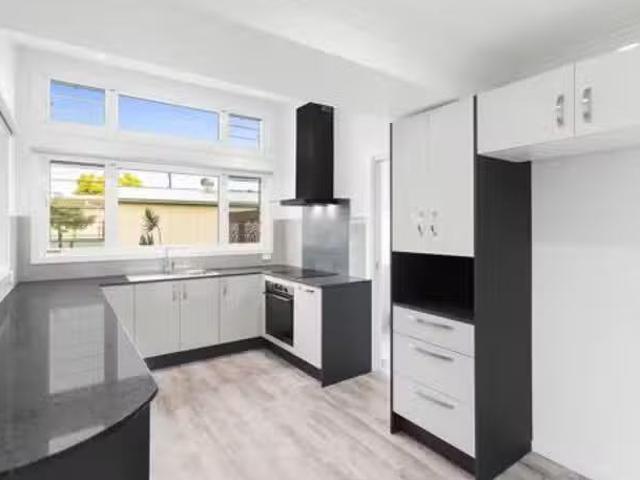 Charming 3 BR 21 Warratta Road, Killarney Vale, NSW 2261