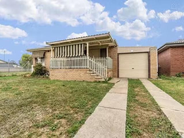 Charming 3 BR 22 Mumford Street, Ashmont, NSW 2650