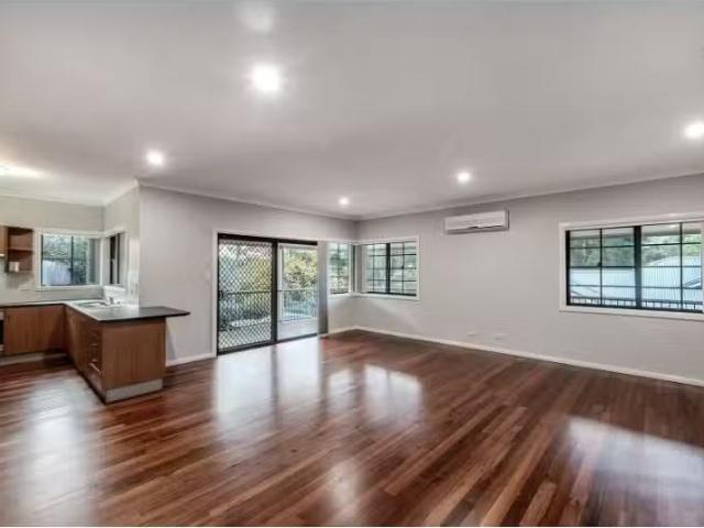 Cheap 3 BR 233/231 237 Great Western Highway, Springwood Townh.