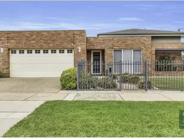 For Rent! 3 BR 23 Francis Street, Moama House for rent Listed.