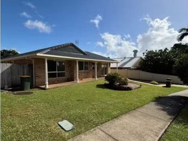 Deal! 3 BR 2 43 Ash Drive, BANORA POINT House for rent Listed.