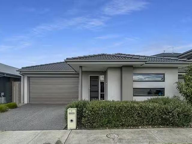 Deal! 3 BR 2 Abacus Lane, Cranbourne South, VIC 3977