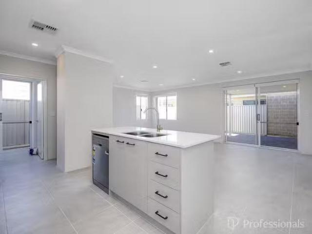 Deal! 3 BR 2 Mooloolaba Road, Alkimos, WA 6038