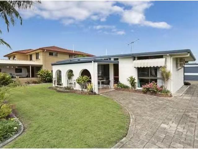 New 3 BR 2 Makena Crescent, BIRKDALE House for rent Listed by.