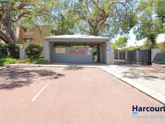 Unique 3 BR 34/15 Friar John Way, COOLBELLUP, WA 6163 Unit f.