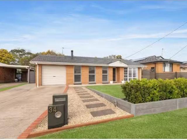 Charming 3 BR 34 Alton Road, Raymond Terrace House for rent L.