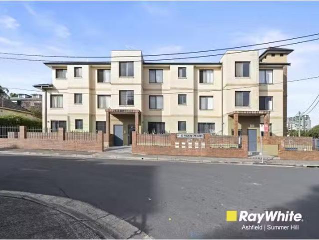 New 3 BR 3/51 53 Railway Crescent, BURWOOD House for rent Lis.