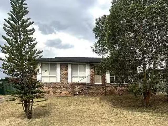 Cozy 3 BR 37 Grange Crescent, Cambridge Gardens, NSW 2747