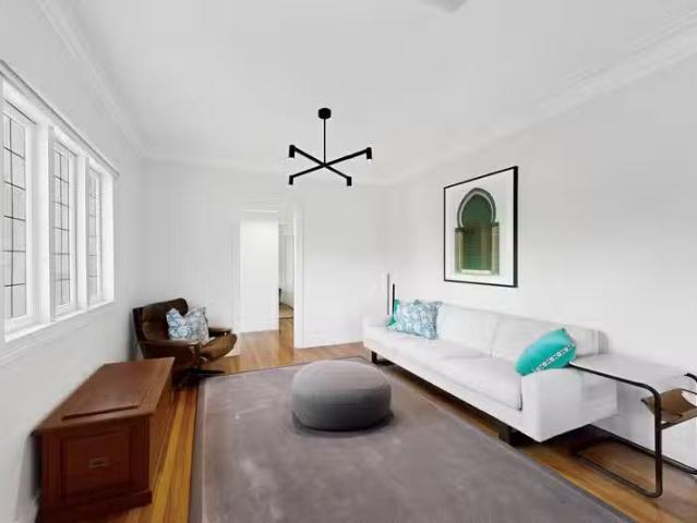 Cheap 3 BR 37 Hamel Road, HOLLAND PARK WEST, QLD 4121 House.