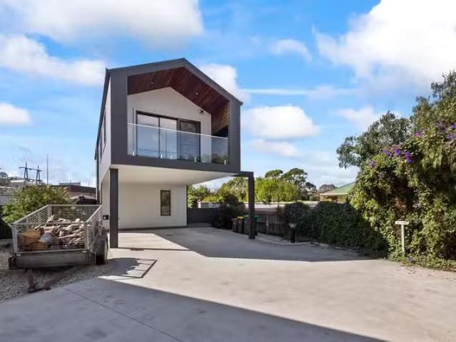 Just in! 3 BR 3/7 Trillick Court, SORELL, TAS 7172 House for.