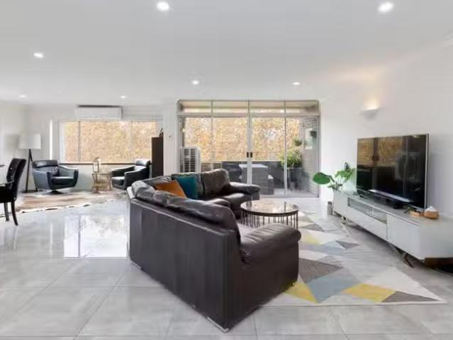 Unique 3 BR 38/132 Mounts Bay Road, Perth, WA 6000