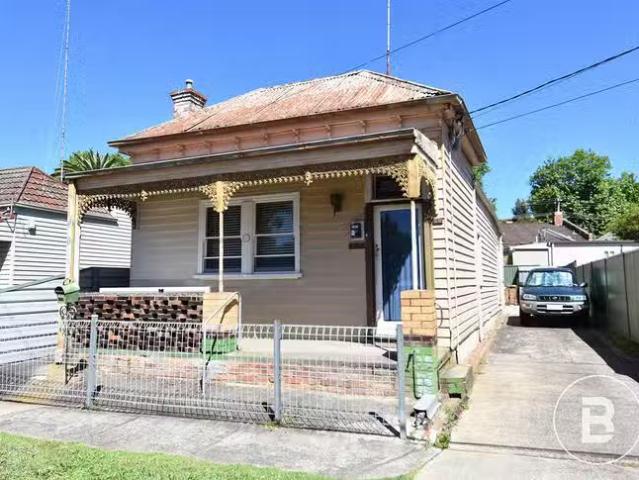 For Rent! 3 BR 38 Anderson Street West, Ballarat Central, VIC.