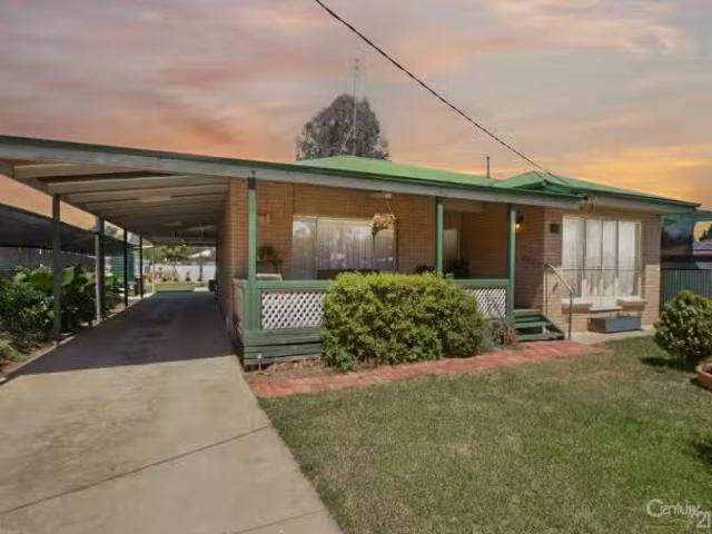 Charming 3 BR 39 Shaw Street, Moama House for rent Listed by.