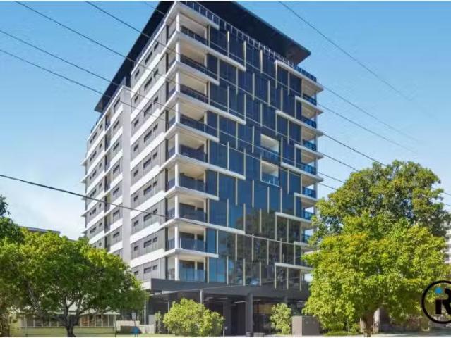 Just in! 3 BR 304/50 Carl Street, Woolloongabba Apartment for.