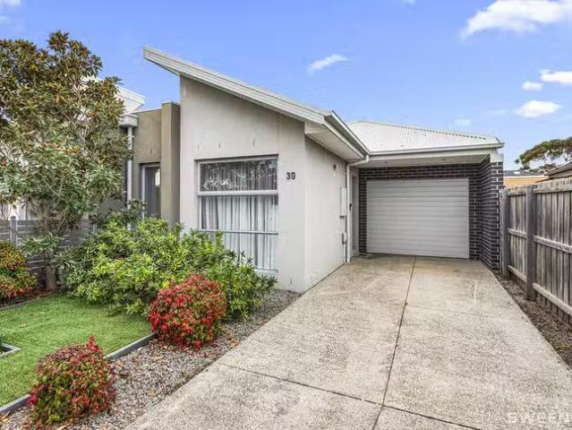 Rental! 3 BR 30 Macdonald Avenue, Altona North, VIC 3025