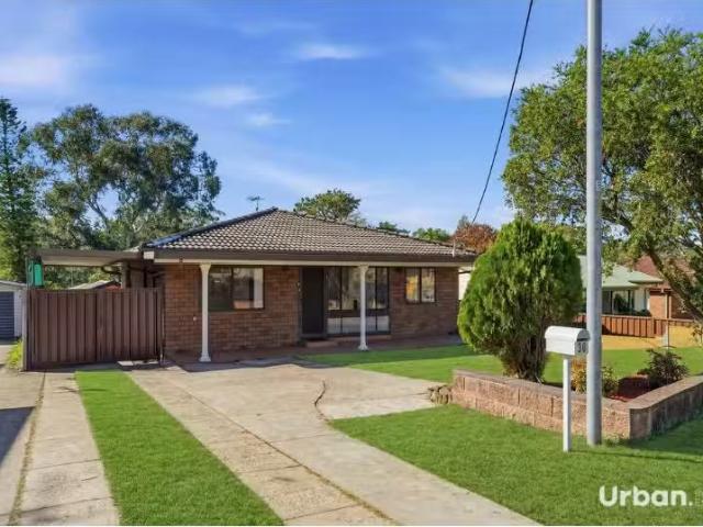 Unique 3 BR 30 Carrington Circuit, Leumeah House for rent Lis.