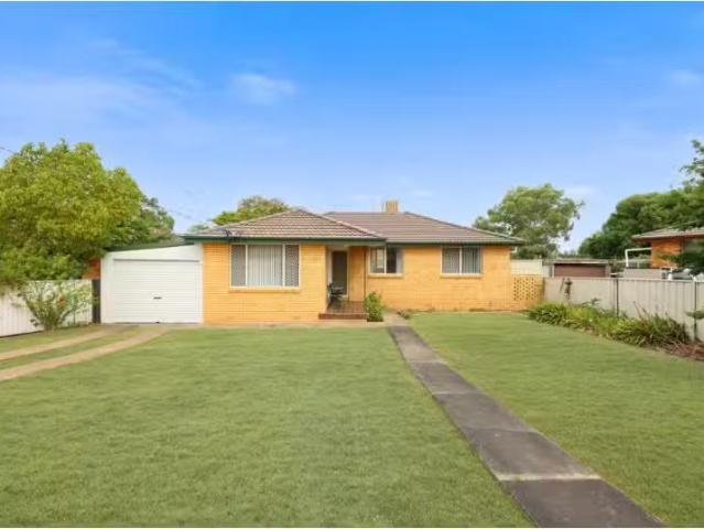 New 3 BR 30 John Street, Tamworth House for rent Listed by Ta.