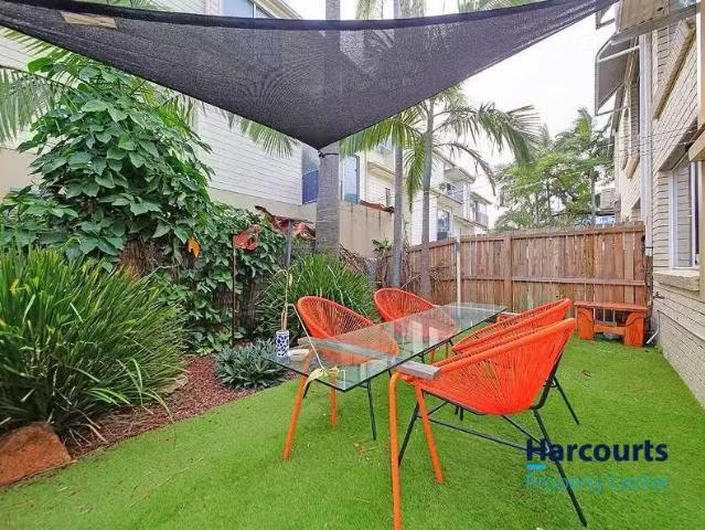 Nice 3 BR 3/11 Edmond Street, COORPAROO, QLD 4151 Townhouse.