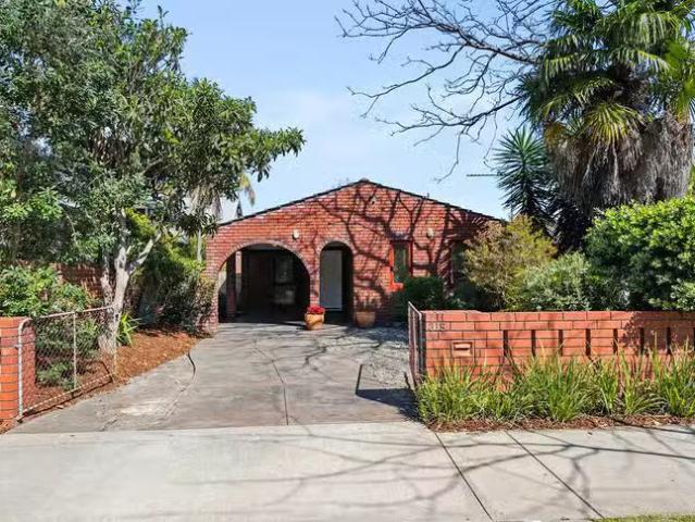 Deal! 3 BR 315 Onslow Road, Shenton Park, WA 6008