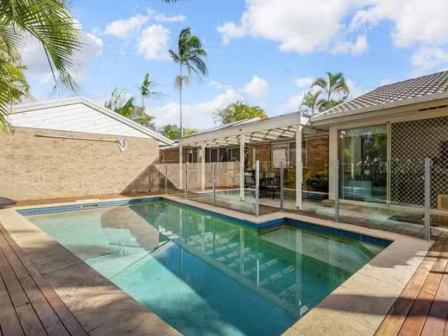 Charming 3 BR 31 Bendigo Crescent, Tallai, QLD 4213 House fo.