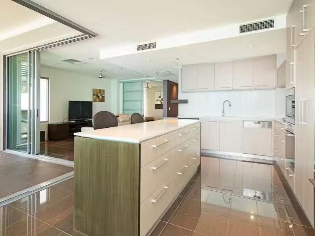 Rental! 3 BR 323/130 Esplanade, Darwin City Apartment for rent.