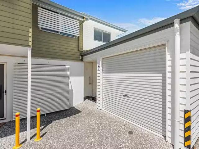 Unique 3 BR 3/26 Eversley Terrace, Yeronga, QLD 4104