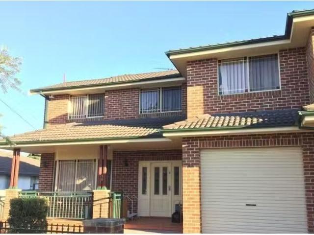Nice 3 BR 32 Rhodes Avenue, Guildford Townhouse for rent List.