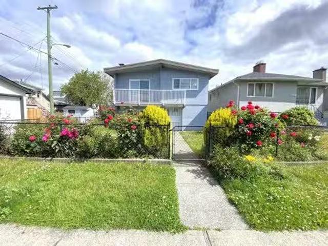 Deal! 3 BR 3305B E 25Th Avenue, Vancouver, BC, V5R 1J7 house.