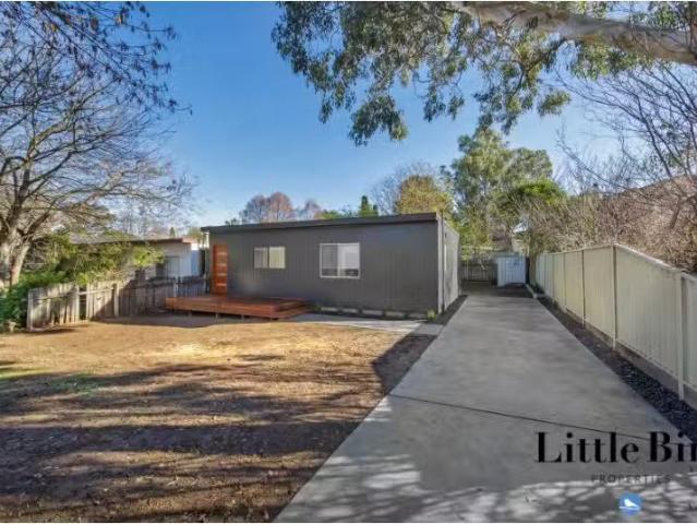 Just in! 3 BR 3/30 Booth Street, Queanbeyan Townhouse for rent.