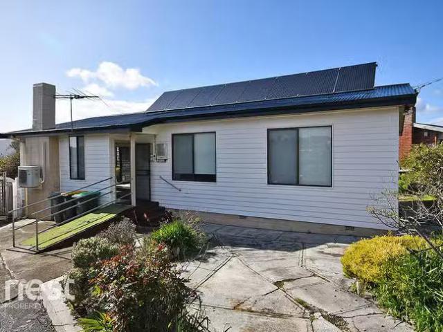 Cozy 3 BR 3 Carnegie Street, Claremont, TAS 7011