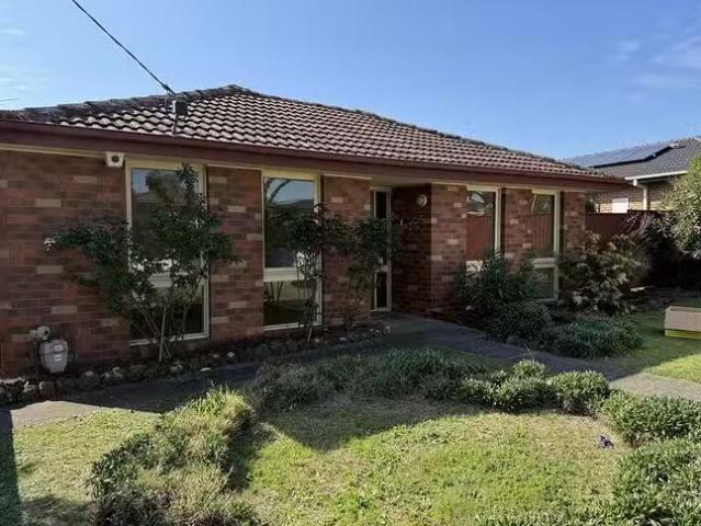 Nice 3 BR 3 Kathleen Court, Hampton Park, VIC 3976
