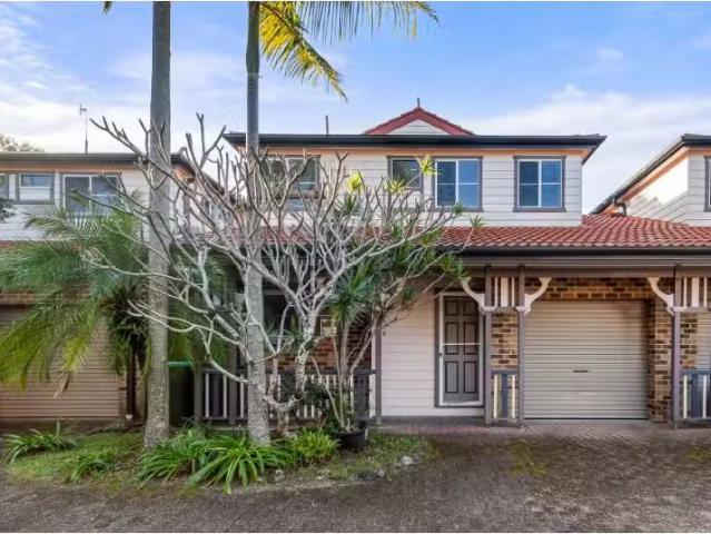 Just in! 3 BR 4/45 Belongil Cres, Byron Bay Townhouse for rent.
