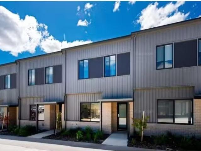 Cozy 3 BR 44/67 Negus Crescent, Watson Townhouse for rent Lis.