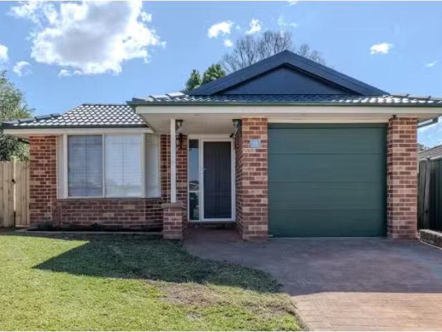 Cozy 3 BR 44 Midin Close, Glenmore Park House for rent Listed.