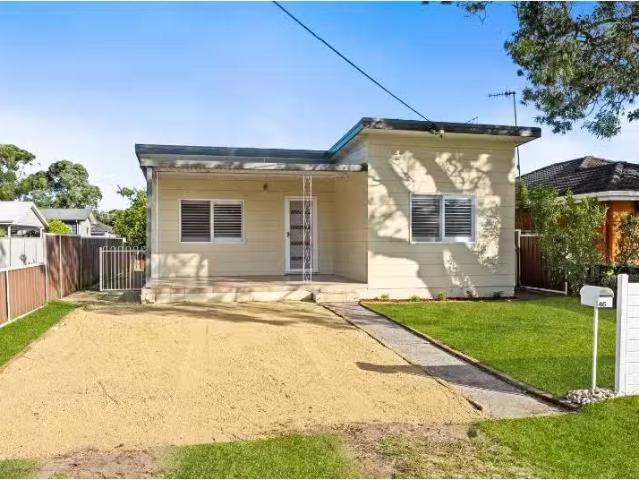 Deal! 3 BR 46 Alexandra Street, Umina Beach House for rent Li.