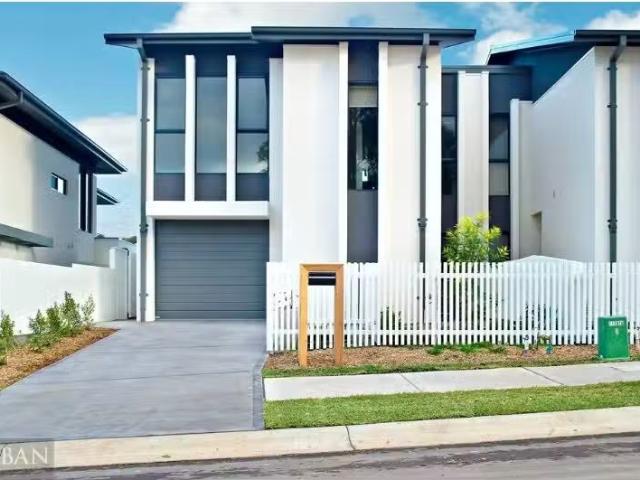 Rental! 3 BR 48 Rutherford Avenue, Kellyville Townhouse for re.