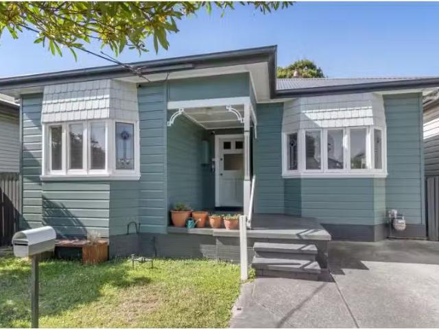 For Rent! 3 BR 49 Forbes Street, Carrington House for rent Li.