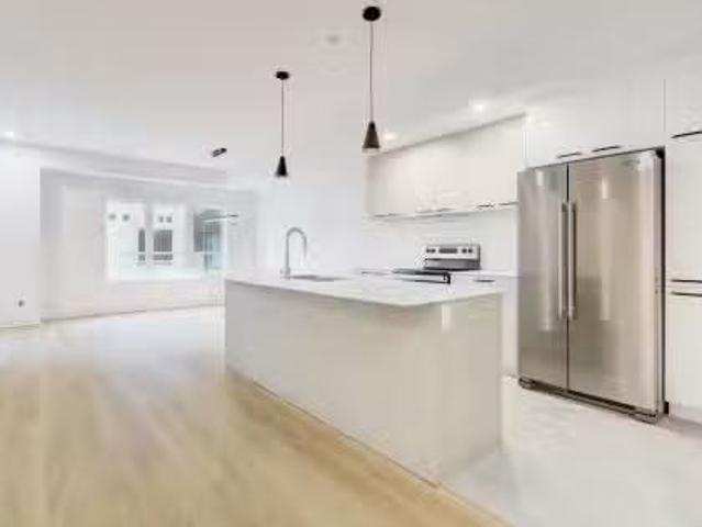 Rental! 3 BR 403 210 Rue St Paul, Saint Jean Sur Richelieu, QC.