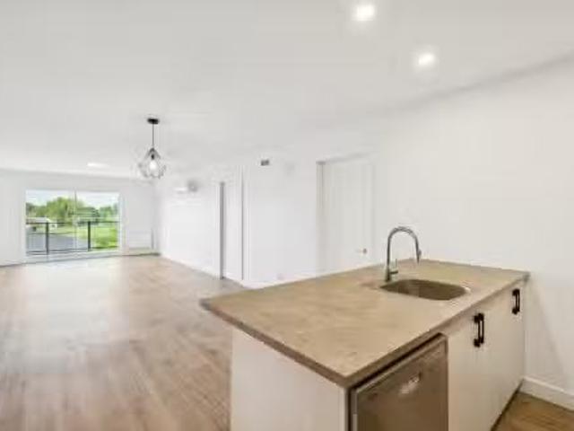 Just in! 3 BR 401 509 Rue Jacques Cartier, Salaberry De Valley.
