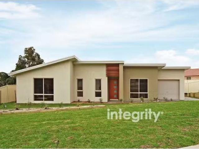 Just in! 3 BR 40 Carrington Park Drive, Nowra House for rent.