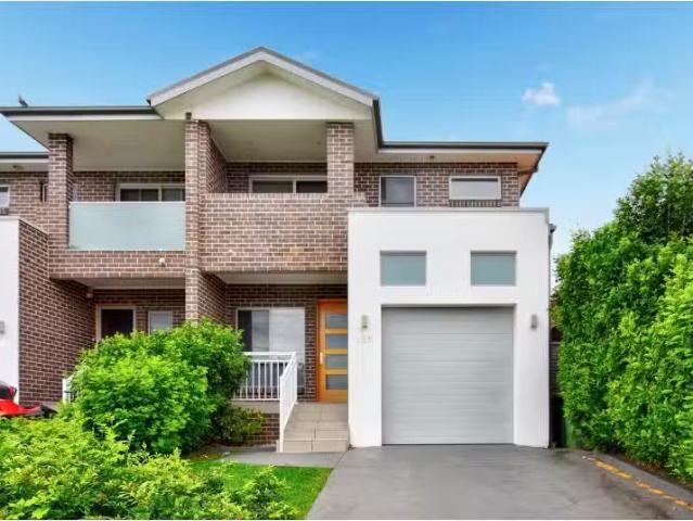 Charming 3 BR 40A Church Street, YAGOONA Townhouse for rent L.