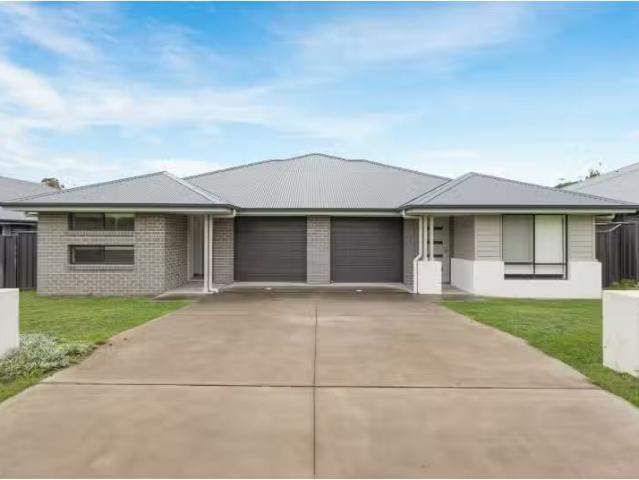 Charming 3 BR 40B Nelson Street, GRETA Townhouse for rent Lis.
