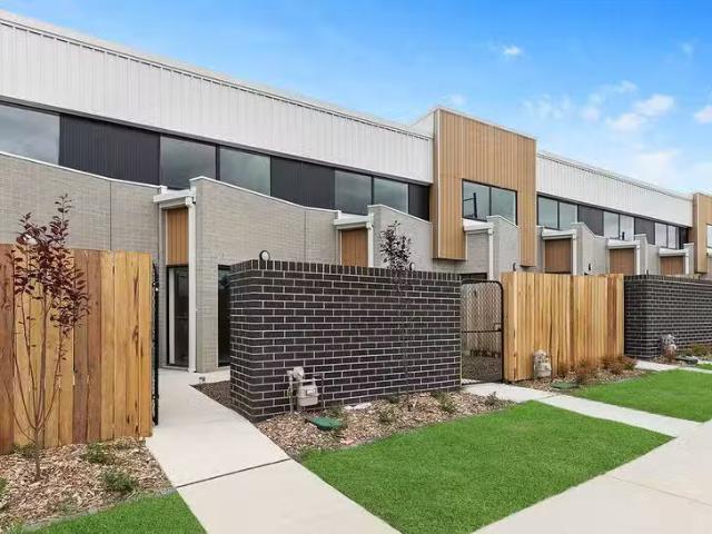 Rental! 3 BR 4/18 Shugg Street, Taylor, ACT 2913