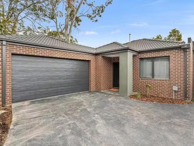 Rental! 3 BR 4/20 Laird Street, Croydon, VIC 3136
