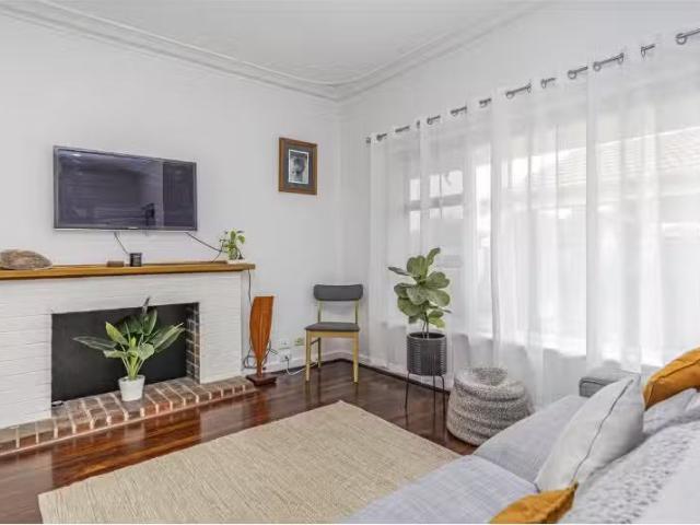 Charming 3 BR 421 Light Street, Dianella House for rent Liste.