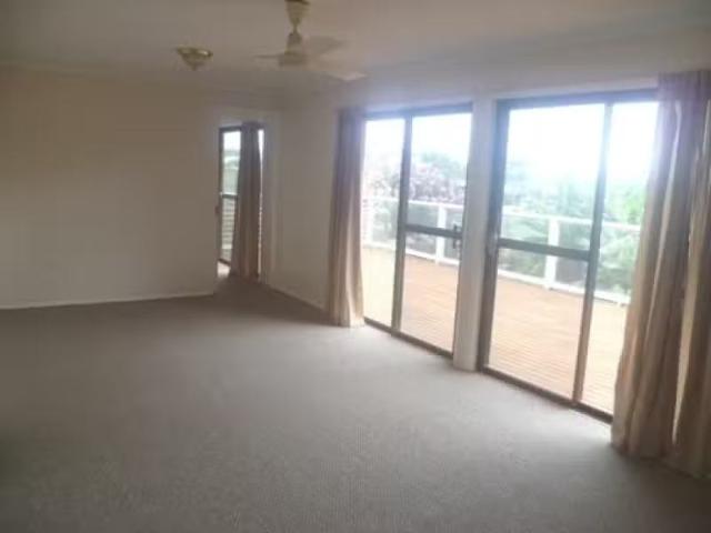 Unique 3 BR 429 Glenrock Parade, Tascott Townhouse for rent L.