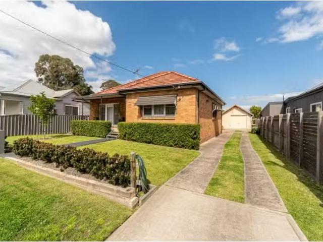 Nice 3 BR 42 Fourth Street, BOOLAROO House for rent Listed by.