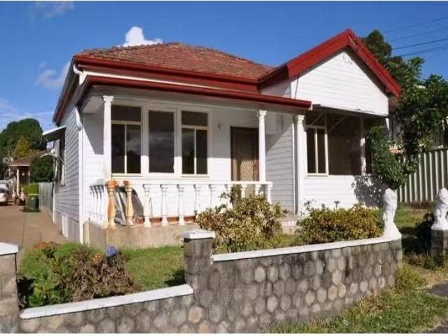 Cheap 3 BR 42 Shepherd Street, Ryde House for rent Listed by.