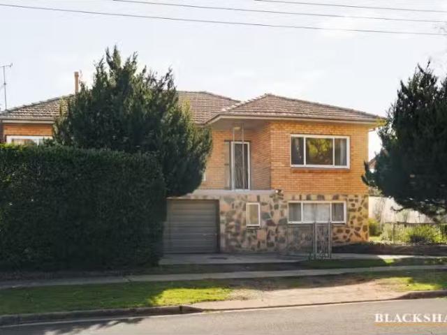 Cozy 3 BR 42 Thorpe Avenue, Queanbeyan House for rent Listed.
